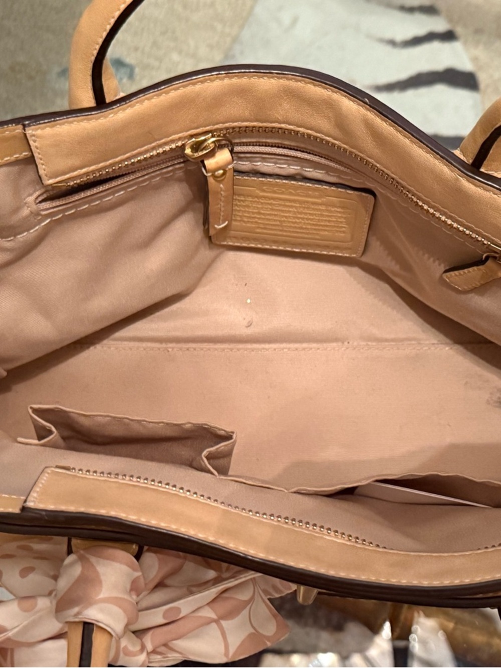 Coach Vintage Madeline Large Satchel. Smooth Blond Leather and Signature Scarf - Picture 5 of 5